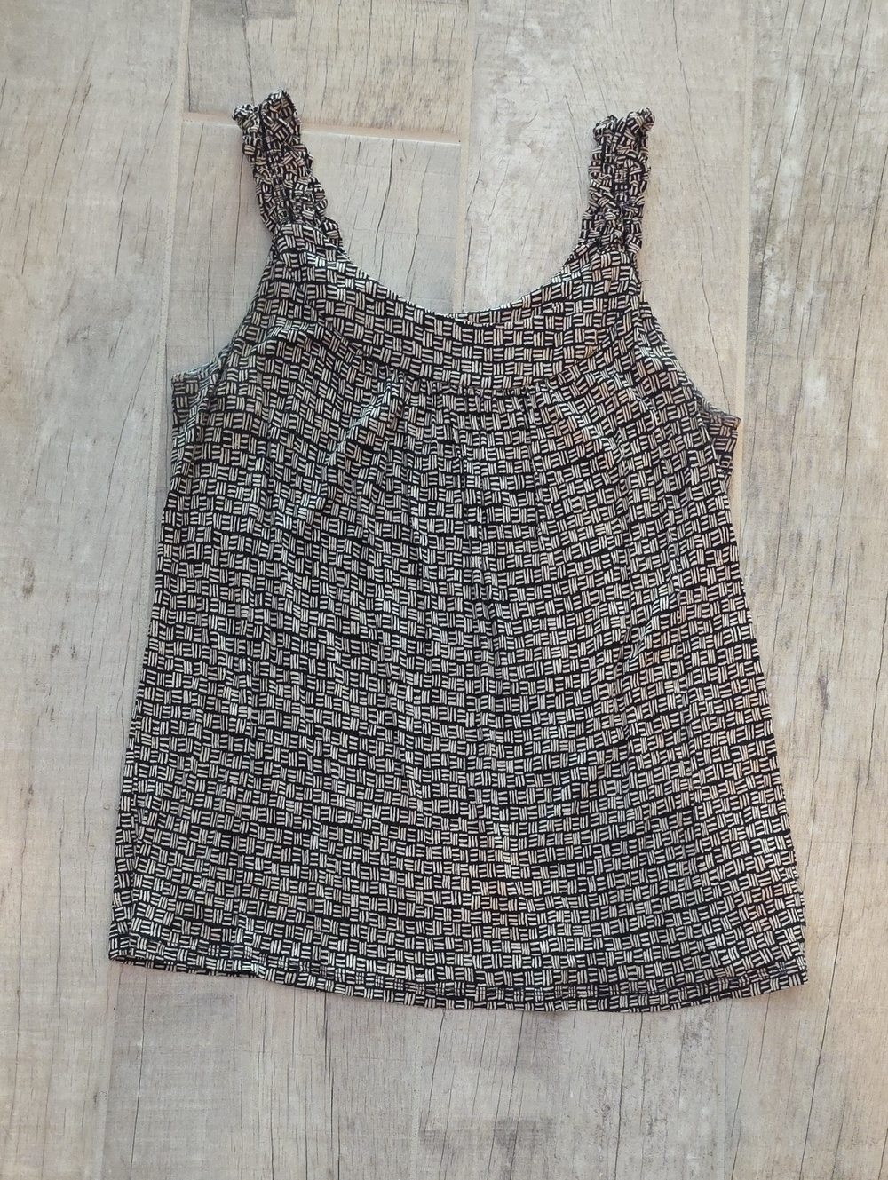 Sleeveless Geometric Print Tank Top - Navy and Light Tan